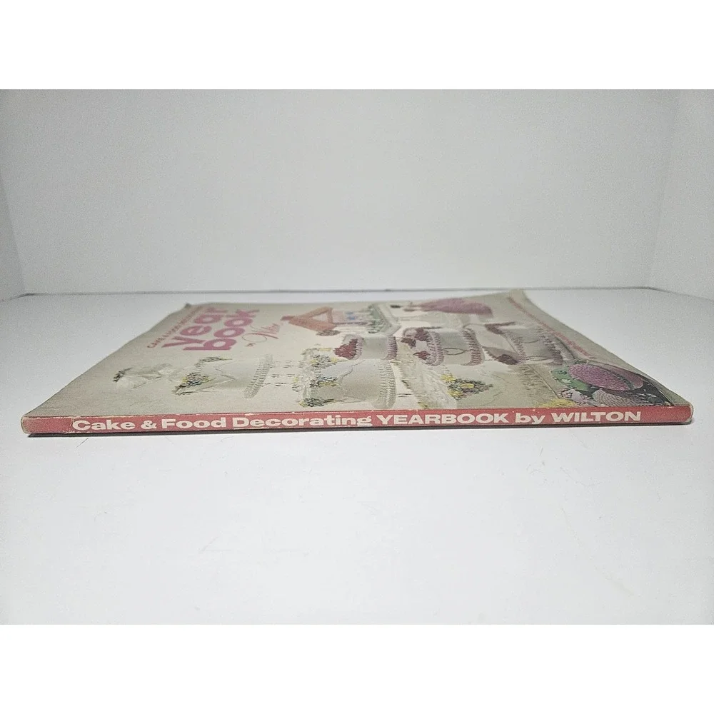 Vintage 1972 Wilton Cake Food Decorating Yearbook Retro Baking Guide Magazine